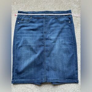 Liverpool Zora pull on dark denim skirt with vent hem